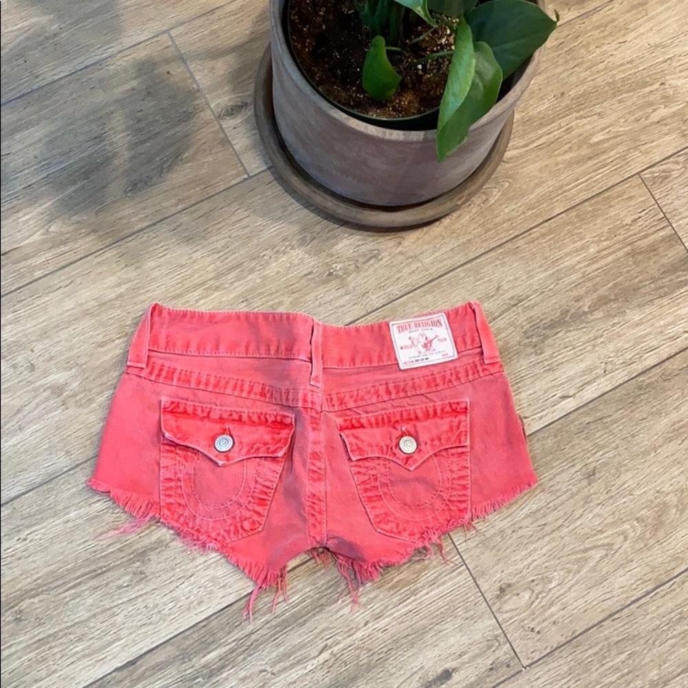 🔴SOLD🔴True religion pink Joey shorts 28